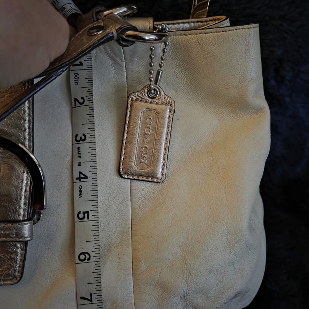 LOW START Coach Leather Shoulder Bag Cream w/ Metallic Trim Buckle Detail - Picture 15 of 16